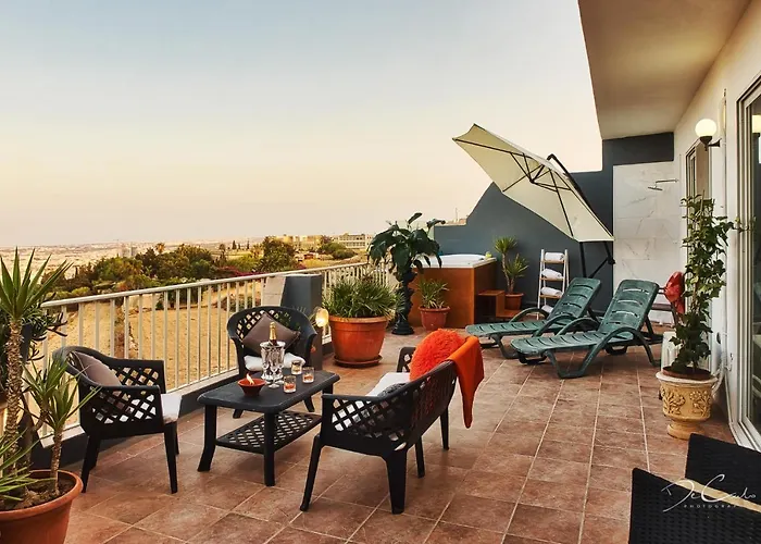 Hill Top Luxury Penthouse At Valley Crest Naxxar